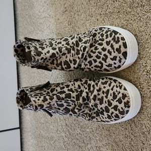 Cheetah print heeled shoes